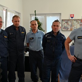 Zväčšiť fotografiu - Predseda tsk navštívil záchranné zložky na hornej nitre
