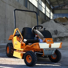 Zväčšiť fotografiu - Predseda tsk navštívil záchranné zložky na hornej nitre