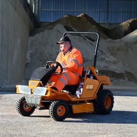 Zväčšiť fotografiu - Predseda tsk navštívil záchranné zložky na hornej nitre