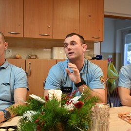 Zväčšiť fotografiu - Predseda tsk navštívil záchranné zložky na hornej nitre