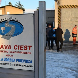 Zväčšiť fotografiu - Predseda tsk navštívil záchranné zložky na hornej nitre