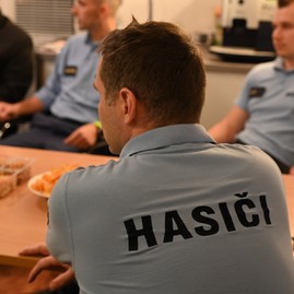 Zväčšiť fotografiu - Predseda tsk navštívil záchranné zložky na hornej nitre