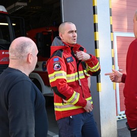 Zväčšiť fotografiu - Predseda tsk navštívil záchranné zložky na hornej nitre
