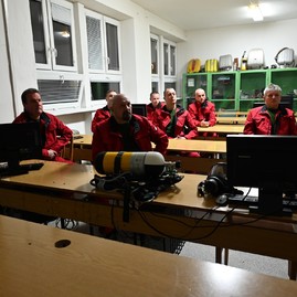 Zväčšiť fotografiu - Predseda tsk navštívil záchranné zložky na hornej nitre