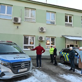 Zväčšiť fotografiu - Predseda tsk navštívil záchranné zložky na hornej nitre