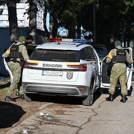 Zväčšiť fotografiu - Predseda tsk navštívil záchranné zložky na hornej nitre