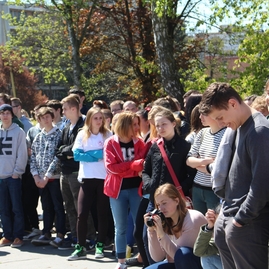 Predseda tsk staval máj v považskej bystrici so študentmi a v beluši - PB1