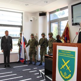 Predsedu trenčianskeho samosprávneho kraja ocenili hviezdou zväzu vojakov - IMG_1048