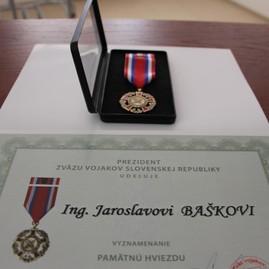 Predsedu trenčianskeho samosprávneho kraja ocenili hviezdou zväzu vojakov - IMG_1059