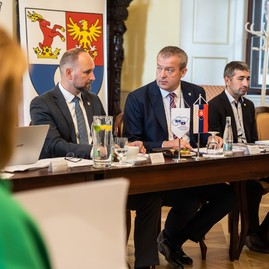 Zväčšiť fotografiu - Predstavitelia krajov rokovali poslednýkrát v tomto volebnom období - DSC08637