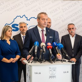 Zväčšiť fotografiu - Predstavitelia krajov rokovali poslednýkrát v tomto volebnom období - DSC08977