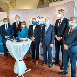 Zväčšiť fotografiu - Predstavitelia samosprávnych krajov rokovali o zdravotníctve či dvadsaťročnici svojej existencie - 20210930_142048