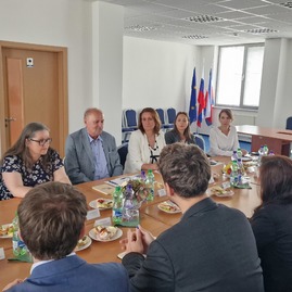 Zväčšiť fotografiu - Predstaviteľom kraja odprezentovali nový úverový nástroj pre verejný sektor - 2