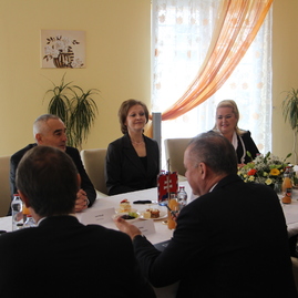 Prezident slovenskej republiky v púchove vyslovil pochvalu študentom soš obchodu a služieb - IMG_4222