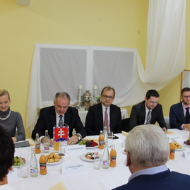 Prezident sr osobne navštívil dve stredné školy v zriaďovateľskej pôsobnosti trenčianskeho samosprávneho kraja. - IMG_7975