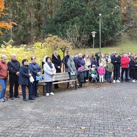 Zväčšiť fotografiu - Pri obnovenom pamätníku v trenčianskych tepliciach vzdali úctu hrdinom - IMG_20211027_161611