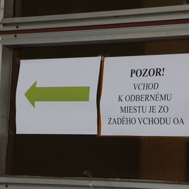 Zväčšiť fotografiu - Priestory župných stredných škôl sú na celoplošné testovanie pripravené - IMG_2292