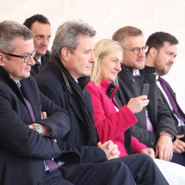 Prievidza má zmodernizované letisko, vďaka investícii firmy brose pribudla spevnená asfaltová dráha - IMG_0051