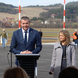 Prievidza má zmodernizované letisko, vďaka investícii firmy brose pribudla spevnená asfaltová dráha - IMG_0074
