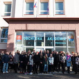 Zväčšiť fotografiu - Prievidzská obchodná akadémia prešla rekonštrukciou za viac ako pol milióna eur - 20200224_PD_OA_019w