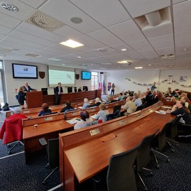 Zväčšiť fotografiu - Projekt finančného vzdelávania seniorov odštartoval pilotne v trenčianskom kraji - 20230313_130353