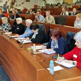 Zväčšiť fotografiu - Projekt finančného vzdelávania seniorov odštartoval pilotne v trenčianskom kraji - 20230313_130516