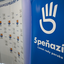 Zväčšiť fotografiu - Projekt finančného vzdelávania seniorov odštartoval pilotne v trenčianskom kraji - Foto-5830