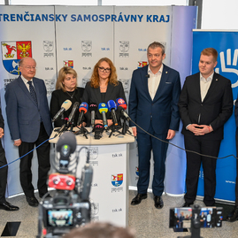 Zväčšiť fotografiu - Projekt finančného vzdelávania seniorov odštartoval pilotne v trenčianskom kraji - Foto-5848