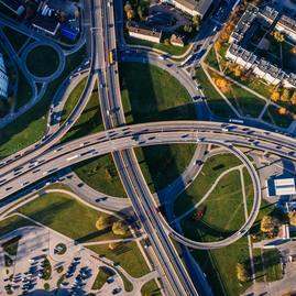 Zväčšiť fotografiu - Projekt life ip by mal priniesť čistejšie ovzdušie v kraji - aerial-photo-of-buildings-and-roads-681335