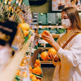 Zväčšiť fotografiu - Projekt life ip by mal priniesť čistejšie ovzdušie v kraji - woman-wearing-mask-in-supermarket-3962294