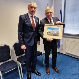Zväčšiť fotografiu - Prvá výjazdová vláda rokovala v trenčíne, uvoľnené boli financie pre samosprávy - 20231212_100147