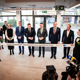 Zväčšiť fotografiu - Prvá výjazdová vláda rokovala v trenčíne, uvoľnené boli financie pre samosprávy - DSC02581