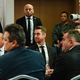 Zväčšiť fotografiu - Prvá výjazdová vláda rokovala v trenčíne, uvoľnené boli financie pre samosprávy - TSK_vyjazdove_gastro_hokejovka_mini (11 of 102)