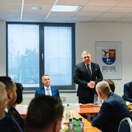 Zväčšiť fotografiu - Prvá výjazdová vláda rokovala v trenčíne, uvoľnené boli financie pre samosprávy - TSK_vyjazdove_gastro_hokejovka_mini (12 of 102)
