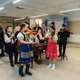 Zväčšiť fotografiu - Prvá výjazdová vláda rokovala v trenčíne, uvoľnené boli financie pre samosprávy - TSK_vyjazdove_gastro_hokejovka_mini (20 of 102)