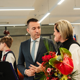 Zväčšiť fotografiu - Prvá výjazdová vláda rokovala v trenčíne, uvoľnené boli financie pre samosprávy - TSK_vyjazdove_gastro_hokejovka_mini (27 of 102)