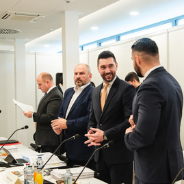 Zväčšiť fotografiu - Prvá výjazdová vláda rokovala v trenčíne, uvoľnené boli financie pre samosprávy - TSK_vyjazdove_gastro_hokejovka_mini (46 of 102)