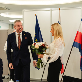 Zväčšiť fotografiu - Prvá výjazdová vláda rokovala v trenčíne, uvoľnené boli financie pre samosprávy - TSK_vyjazdove_gastro_hokejovka_mini (58 of 102)