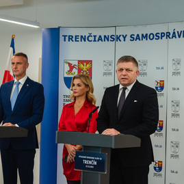 Zväčšiť fotografiu - Prvá výjazdová vláda rokovala v trenčíne, uvoľnené boli financie pre samosprávy - TSK_vyjazdove_gastro_hokejovka_mini (78 of 102)