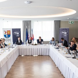 Zväčšiť fotografiu - Prvé tohtoročné zasadnutie sk8 hostil trenčiansky kraj - SK8_2