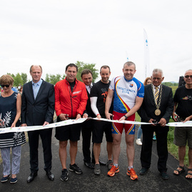 Prvých 13,4 km vážskej cyklotrasy dnes župa odovzdala verejnosti. niektorí cyklisti to označujú za udalosť roka. - 20180525_HORNA_STREDA_cyklotrasa_055w