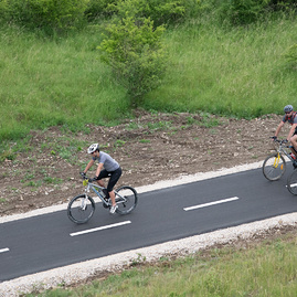 Prvých 13,4 km vážskej cyklotrasy dnes župa odovzdala verejnosti. niektorí cyklisti to označujú za udalosť roka. - 20180525_HORNA_STREDA_cyklotrasa_085w