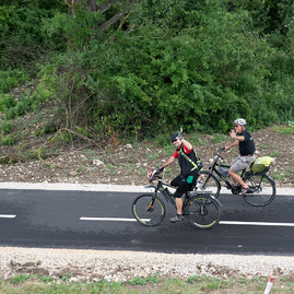 Prvých 13,4 km vážskej cyklotrasy dnes župa odovzdala verejnosti. niektorí cyklisti to označujú za udalosť roka. - 20180525_HORNA_STREDA_cyklotrasa_086w