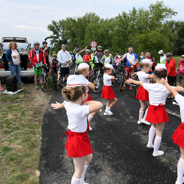 Prvých 13,4 km vážskej cyklotrasy dnes župa odovzdala verejnosti. niektorí cyklisti to označujú za udalosť roka. - 20180525_HORNA_STREDA_cyklotrasa_103w