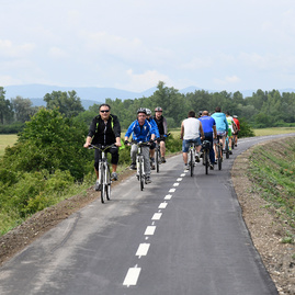 Prvých 13,4 km vážskej cyklotrasy dnes župa odovzdala verejnosti. niektorí cyklisti to označujú za udalosť roka. - 20180525_HORNA_STREDA_cyklotrasa_118w