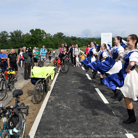 Prvých 13,4 km vážskej cyklotrasy dnes župa odovzdala verejnosti. niektorí cyklisti to označujú za udalosť roka. - 20180525_HORNA_STREDA_cyklotrasa_136w