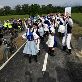 Prvých 13,4 km vážskej cyklotrasy dnes župa odovzdala verejnosti. niektorí cyklisti to označujú za udalosť roka. - 20180525_HORNA_STREDA_cyklotrasa_138w
