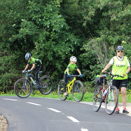 Prvých 13,4 km vážskej cyklotrasy dnes župa odovzdala verejnosti. niektorí cyklisti to označujú za udalosť roka. - IMG_2769
