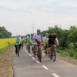 Prvých 13,4 km vážskej cyklotrasy dnes župa odovzdala verejnosti. niektorí cyklisti to označujú za udalosť roka. - IMG_2798