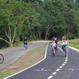 Prvých 13,4 km vážskej cyklotrasy dnes župa odovzdala verejnosti. niektorí cyklisti to označujú za udalosť roka. - IMG_2939